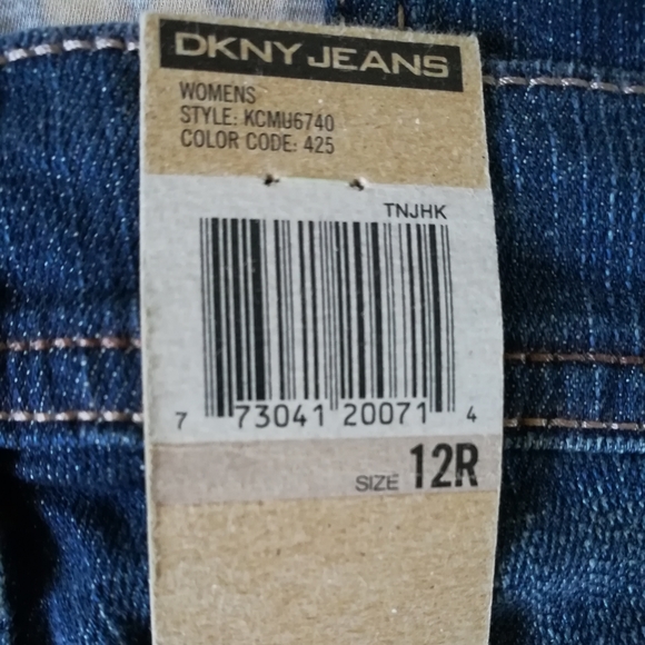 DKNY classic straight NWT jeans ,size 12R / 32" - Picture 7 of 7